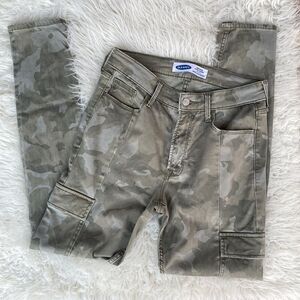 EUC Old Navy Rockstar Super Skinny High Rise Secret Slim Pockets Cameo Size 4